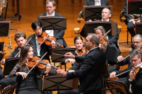 指挥大师加蒂执棒“交响乐活化石”，两台音乐会奏响德奥交响盛宴