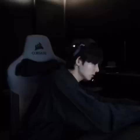 田柾国开播自曝天天吃饼干担忧健康