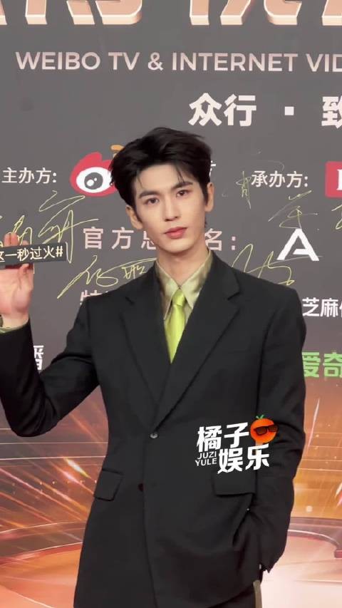 宙草的怼脸视频……唯有伟大二字