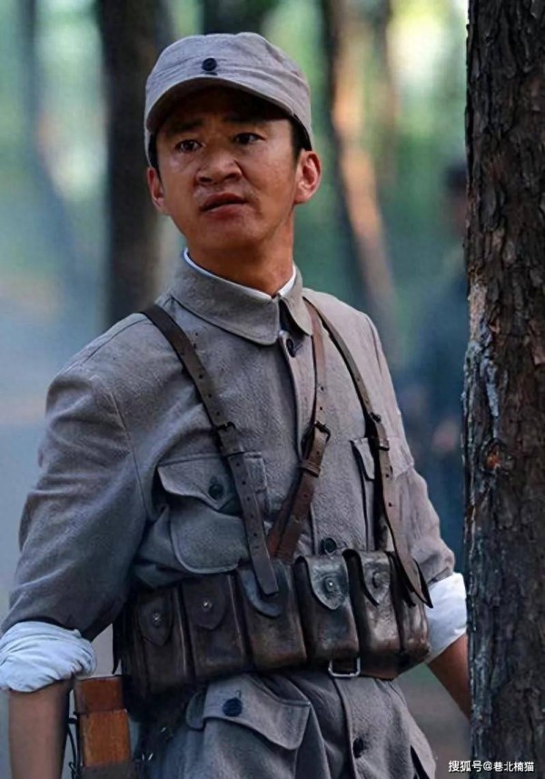 知名演员无戏可接,回乡摆摊卖炒面,张颂文一句话道尽内娱实情