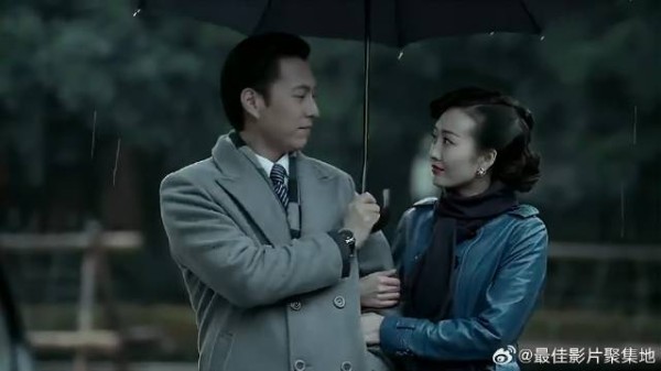 明楼刚回上海去找汪曼春 汪曼春为给他机会，把前男友杀