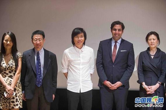 搜卢庚戌卢庚戌与联合国代表合影