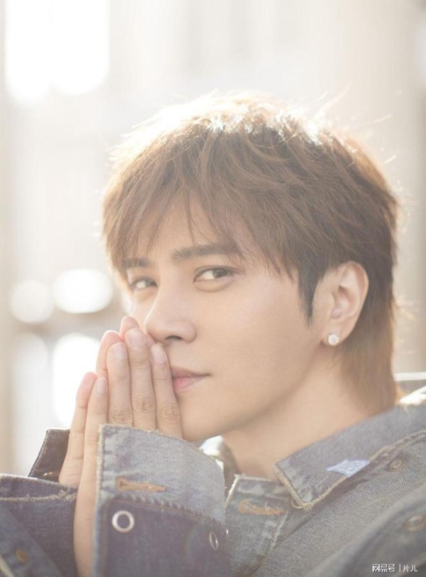 罗志祥孝顺举动力挽人设,亲自为妈妈举办乒乓球比赛,获粉丝力挺