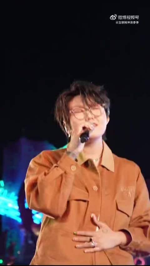 王靖雯秋日献唱《我还是》，嗓音诠释心动故事