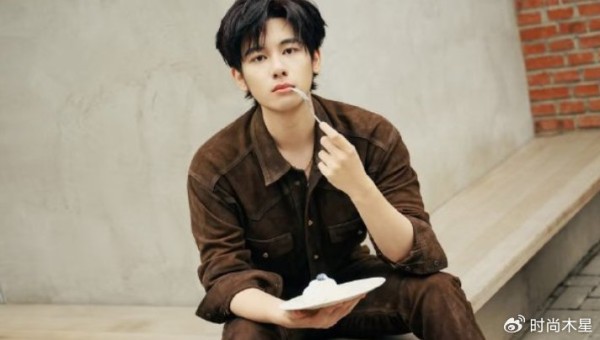 笑果拉满!胡先煦成安慕希爆笑代言人,解锁品牌年轻化新姿势