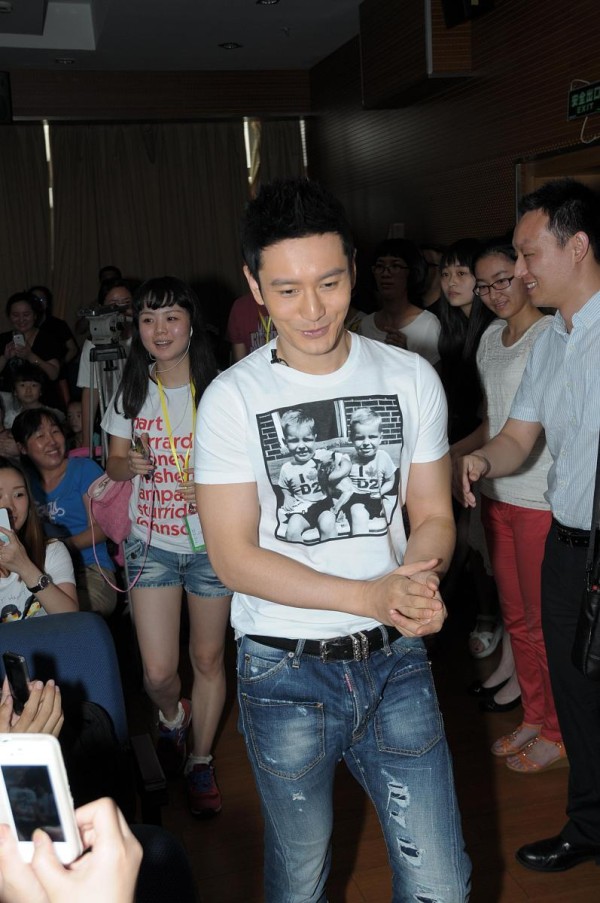 黄晓明罕见自曝:不偏好强于己之女性,引发公众热议与情感观探讨