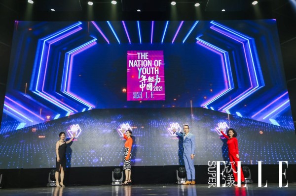 《年轻力中国2021文化洞察与商业启示报告》正式启动 合影从左到右： 普华永道企业并购咨询服务合伙人 孙盼 赫斯特杂志国际集团大中华区ceo daisy wang 普华永道中国内地及香港私募股权基金业务主管合伙人 刘晏来 《欣漾superelle》编辑总监兼出版人 诸葛苏佳