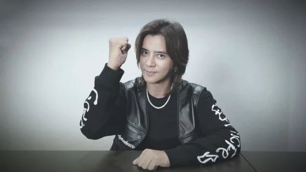 罗志祥复出声势大!买200箱凤梨助力公益,街头扮清洁工采访路人