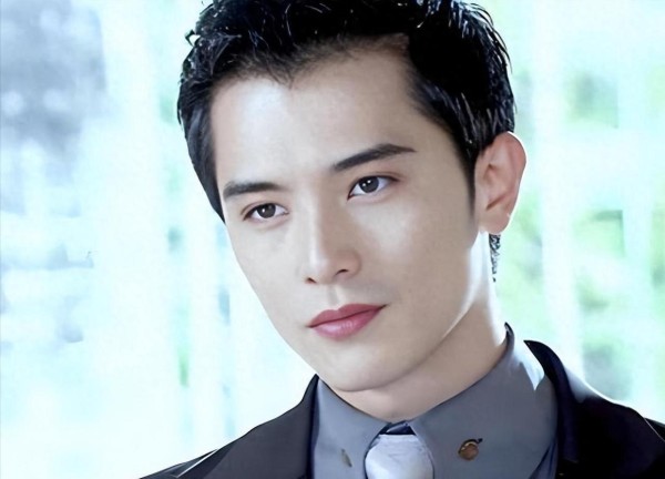 罗志祥在菲律宾贫民窟连住三天，睡木板床吃大锅饭，回国后做的第一件事，让47个女孩的命运彻底改写了