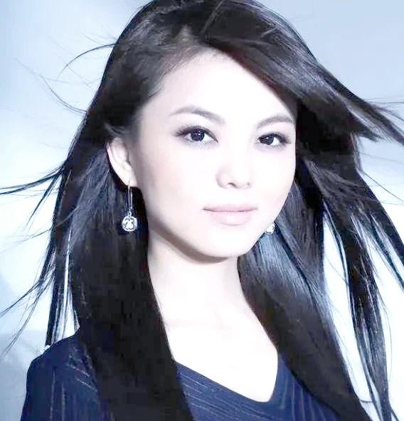 从主持人到商业女王：李湘的传奇人生