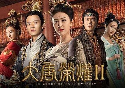 景甜偶遇张涵予机场热聊拥抱道别 盘点景甜娱乐圈好人缘