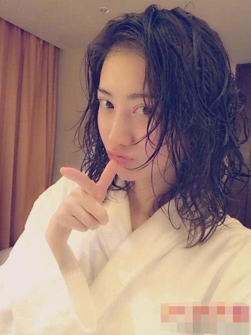 被张继科滋润后的景甜,完全不能掌控,网友:很社会!