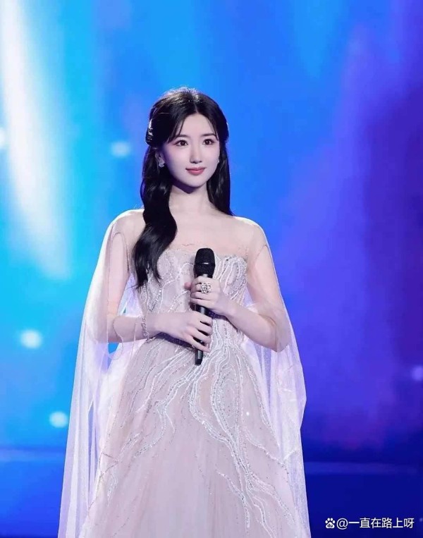 当辟谣成流量明星还能安静恋爱吗