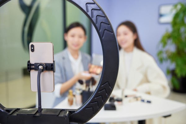 研究理论介绍:准社会交往理论(Para