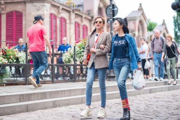 亦师亦友,赵薇为何对杨子姗格外偏爱?