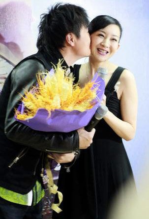 孙楠、买红妹昔日恩爱瞬间