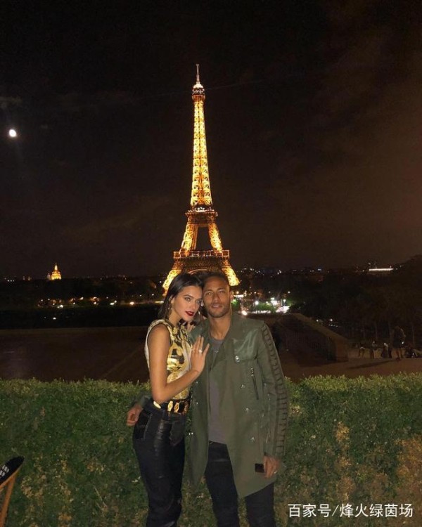 郎才女貌!内马尔每次和女友布鲁娜合影,都把手发在同一个位置