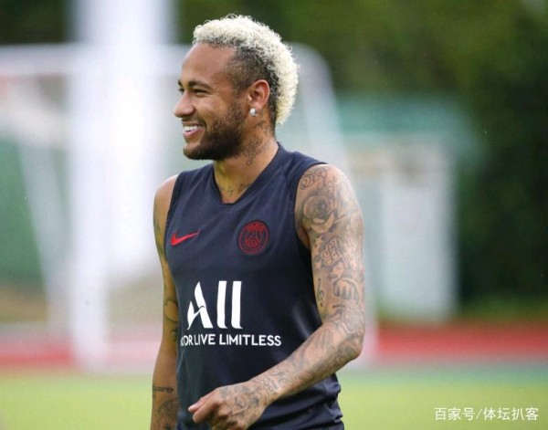 又伤了!内马尔提前结束训练,与巴黎总监关系恶化,两人互不理睬