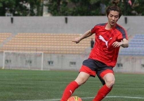 娱乐圈最会踢球的5位明星，鹿晗上榜，榜首曾是职业球员