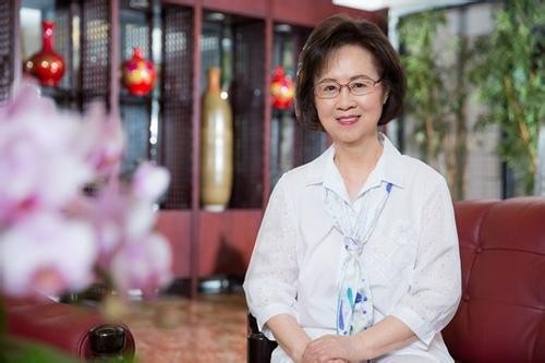 琼瑶是个怎么样的人?为什么说琼瑶三观不正误导了一代人的爱情观