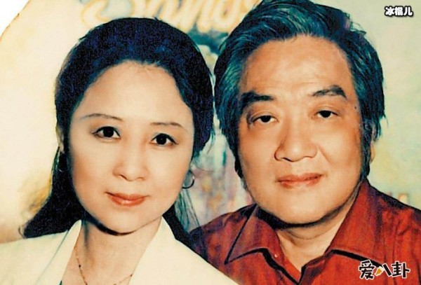 琼瑶和老公平鑫涛合影