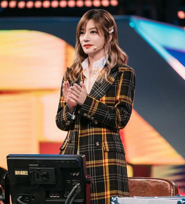 赵薇罕见晒继子与女儿合影，两兄妹相处方式暴露关系