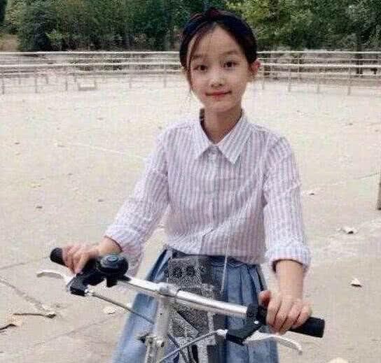 赵薇罕见晒继子与女儿合影，两兄妹相处方式暴露关系