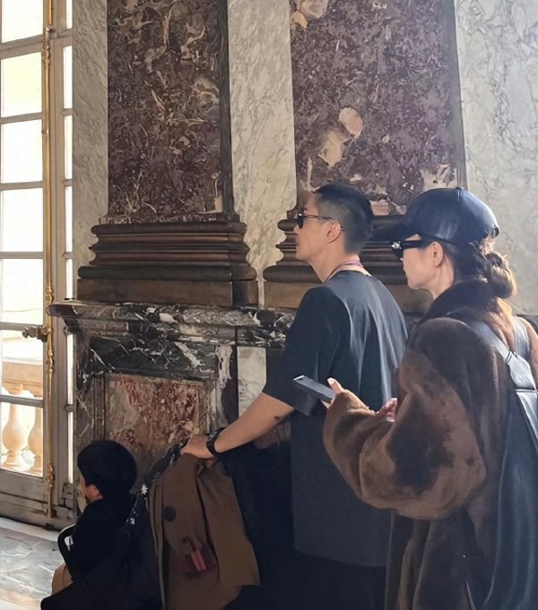 戚薇小儿子罕见露面,跟妈妈复制粘贴,李承铉基因呢?