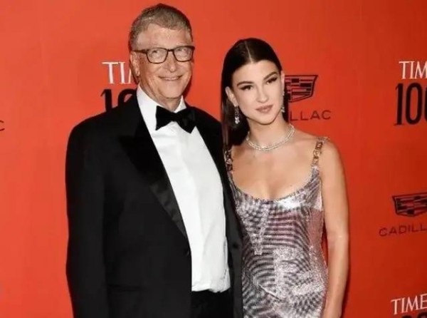比尔盖茨小女儿的恋爱史:从黑人男友到披头士外孙,社交圈有多广