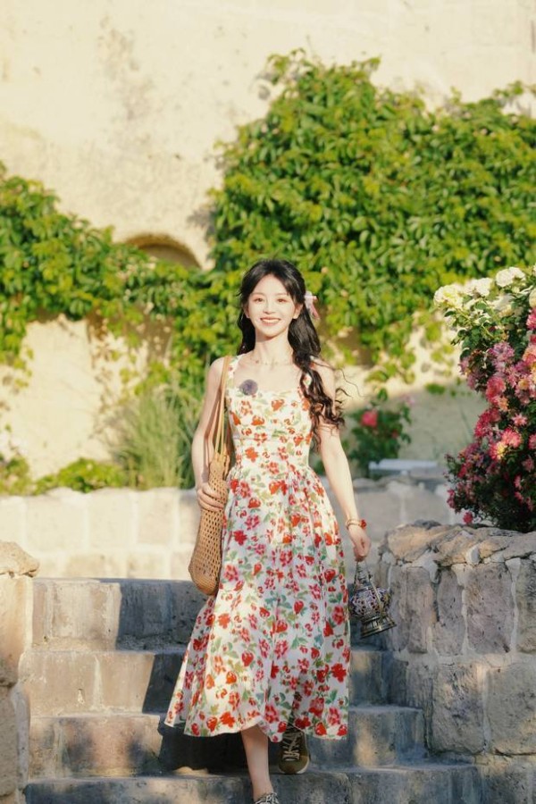 田曦薇化身森系少女。