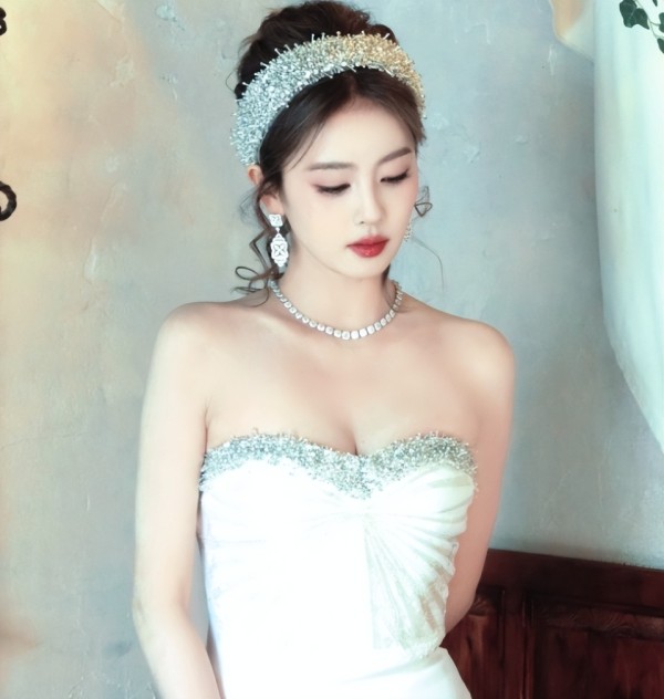 白鹿红毯造型美神降临！杨幂太精致李兰迪养眼，看到陈瑶：爱了！