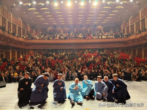 德云社杭州商演，张鹤伦返场PK，背顺口溜嘴瓢，这局观众赢了