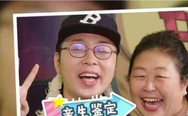 基因强大的明星家庭，刘亦菲和妈妈像姐妹，他一家人犹如复制粘贴