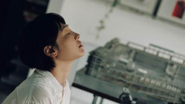 白百何：还能这么操作？明星动态引发解读争议