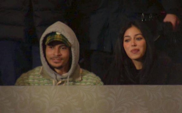 大英帝星再启航?阿里携女友观战科莫&可能跟训,已快2年没踢球