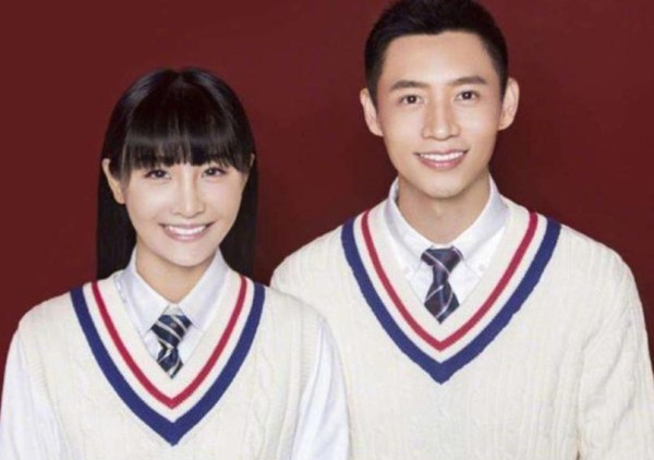 黄雅莉官宣结婚领证，从校服到婚纱，相恋已经16年