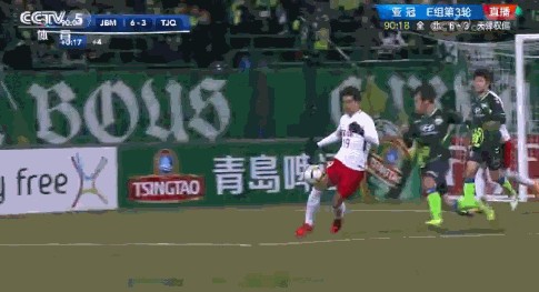 杨旭与韩国球员冲突后仅外援帕托为其解围，央视：你得比韩国能拼