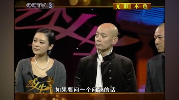 陈凯歌跟张丰毅关系这么好,台上邀请他去打球,张丰毅二话不说就同意了