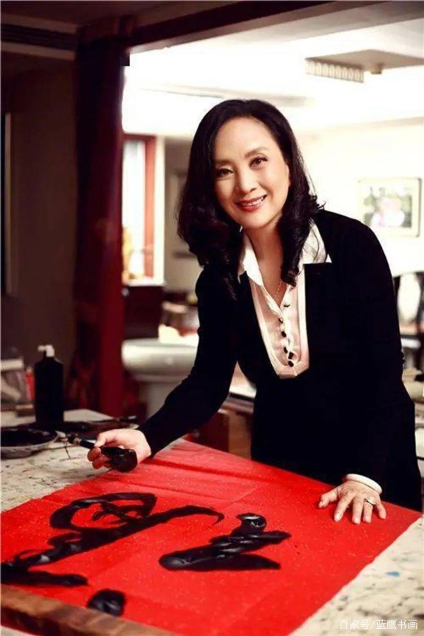 著名影星张金玲，就像当初爱上表演一样，如今爱上了绘画艺术