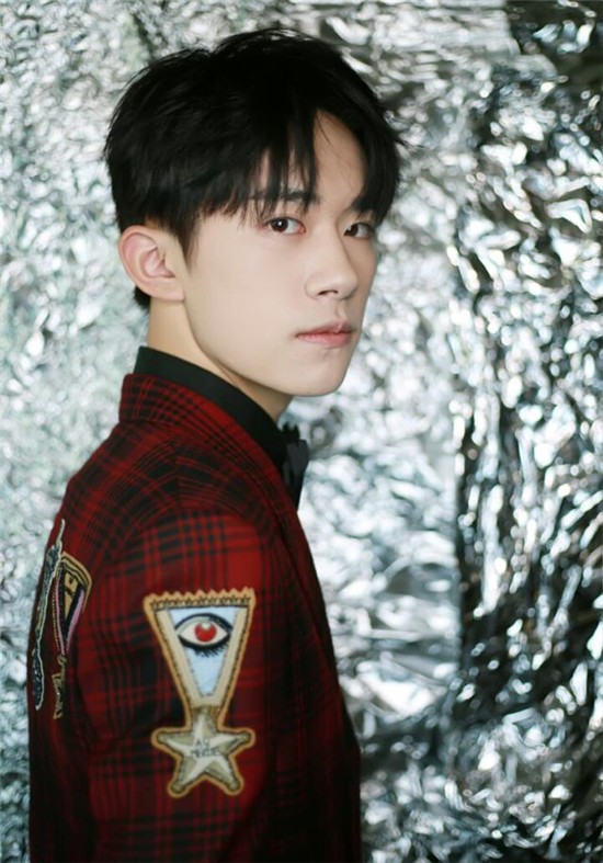 王源有范冰冰,王俊凯有李冰冰,那么易烊千玺的靠山是谁?