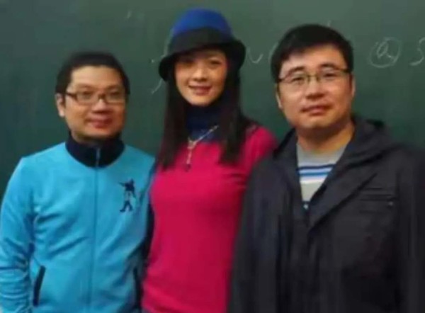 看来他俩关系是不一般。看最近网上总把田海蓉和程青松名字扯一块，看照片他俩应该很早就相识了，估计应该是很要好的朋友吧？看有