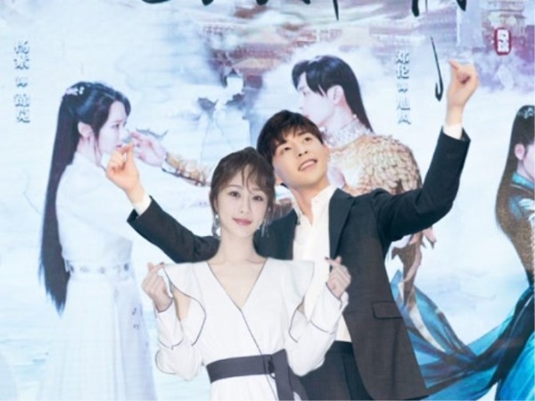 邓伦杨紫感情不输张一山 眼神看出两人关系不一般