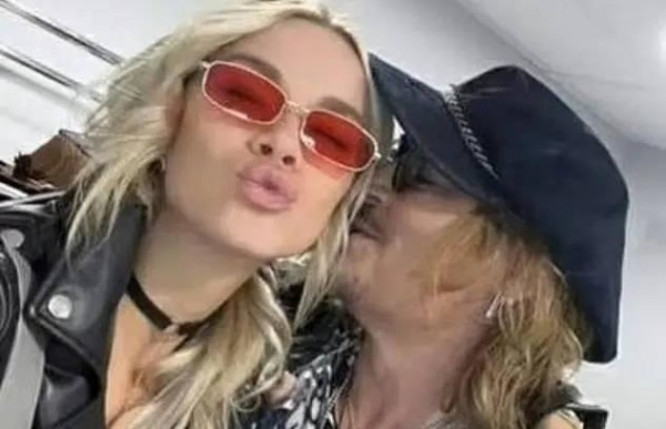 61岁德普与28岁美女模特浪漫约会:未来恋情仍悬而未决