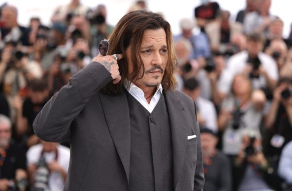 约翰尼·德普传闻与《星期三》女主角恋情曝光,“年龄差距40岁”,双方作出回应-1