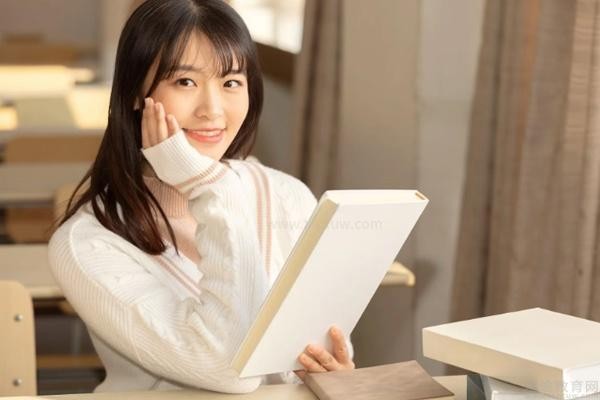 积极备考的考研学生