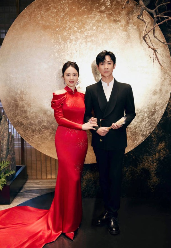 董璇与张维伊感情恩爱。