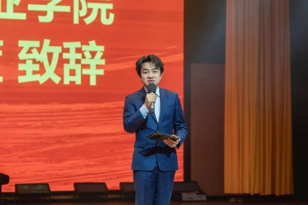 演员王祖蓝受聘为福建一高校客座教授,校方回应:教授表演艺术相关课程