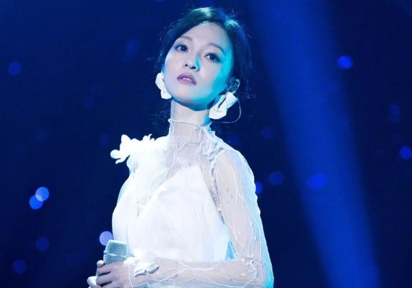 张韶涵:从巅峰到低谷再到涅槃重生的传奇旅程