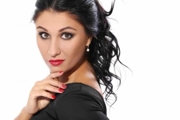 邱泽绯闻恋人唐嫣领衔80后明星时尚妆容