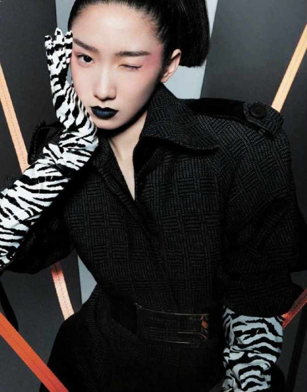 是我看不懂的时尚!女明星演绎黑唇妆,只有宁静Lisa撑住了?